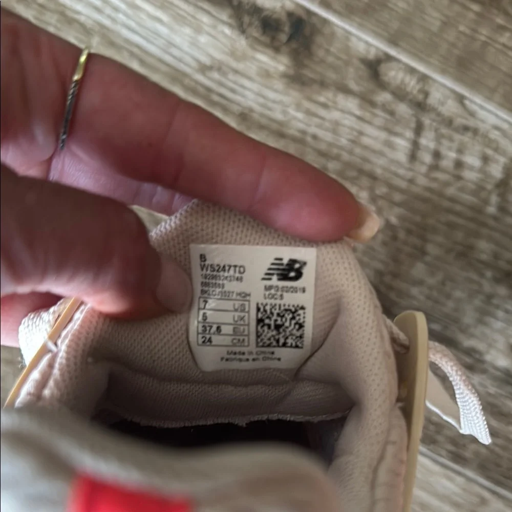 New Balance Pink Sneakers - Picture 5 of 5